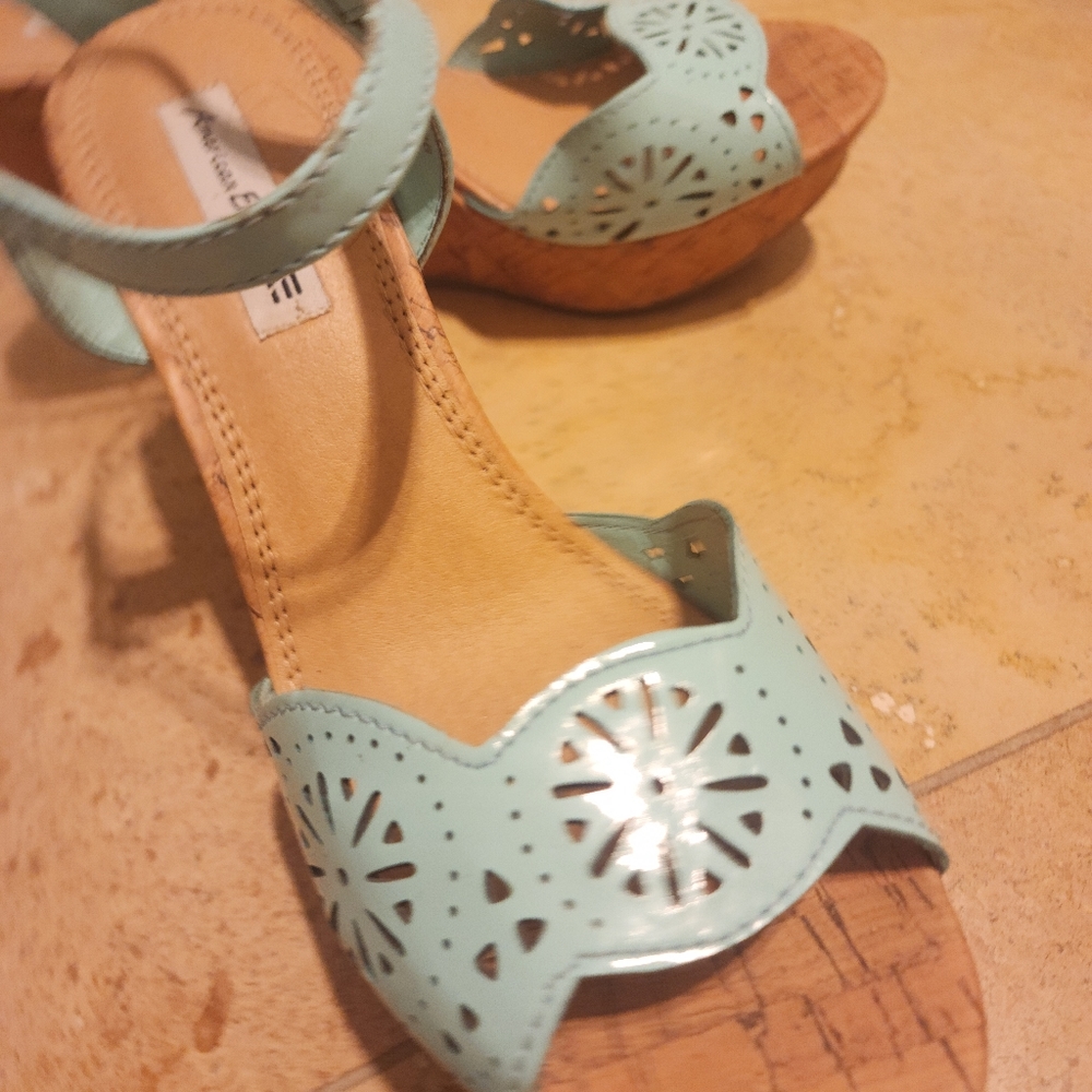 American Eagle Wedge Shoes'